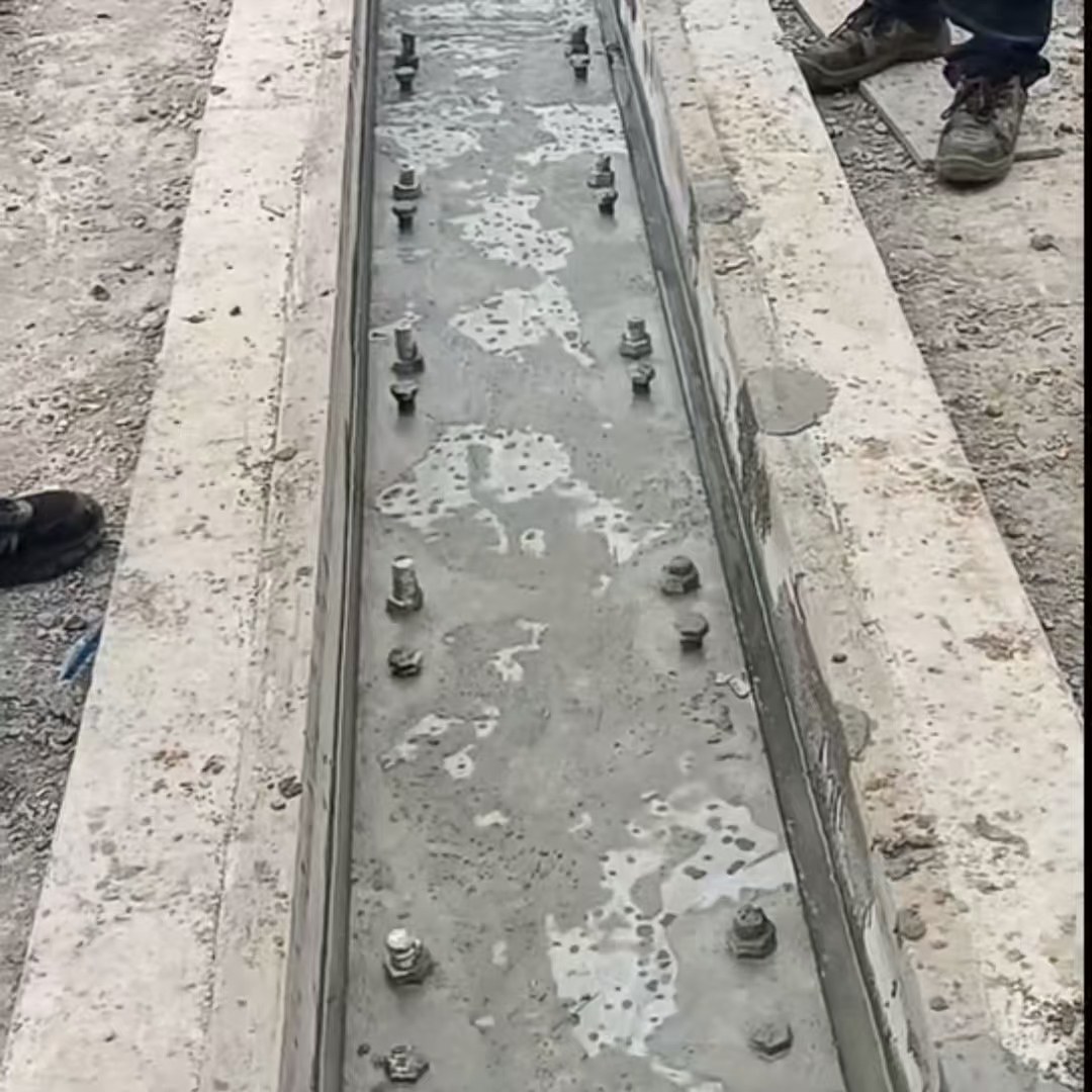 巢湖港口码头起重机龙门吊重型机械设备稳固用早强快凝轨道胶泥
